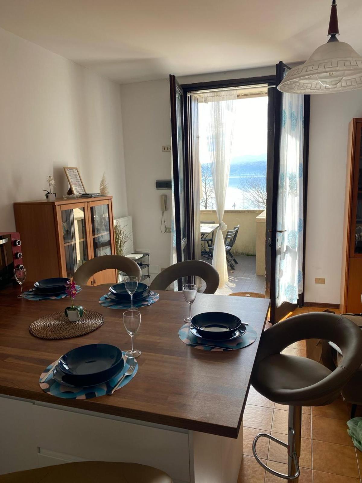 Bnbook - La Casa Sul Lago Maggiore Ispra Buitenkant foto