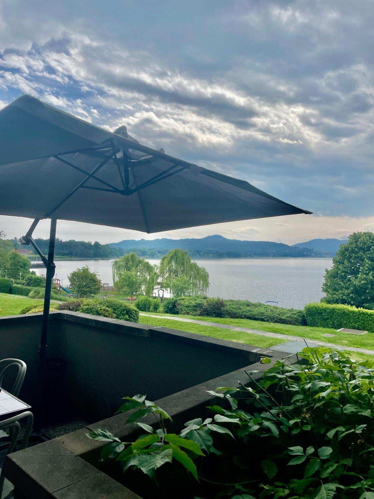 Bnbook - La Casa Sul Lago Maggiore Ispra Buitenkant foto